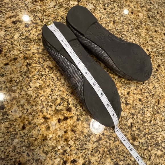 Tory Burch Reva Gray Silver Faux Snakeskin Ballet Flats Size 6.5 - Picture 8 of 9